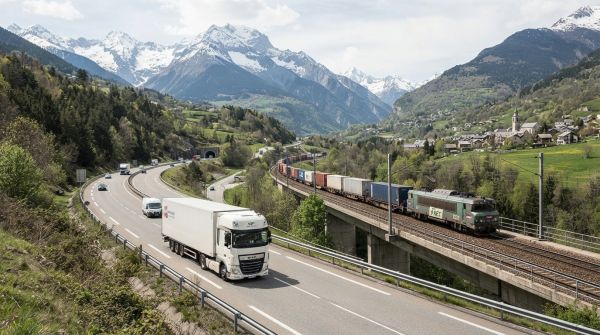 Solutions efficaces pour le transport de marchandises en Savoie
