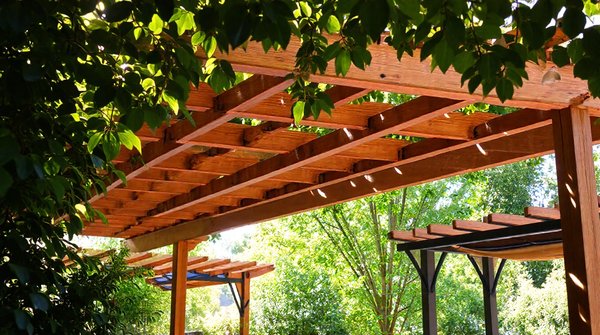 Top conseils pour choisir des bâches de véranda et pergola